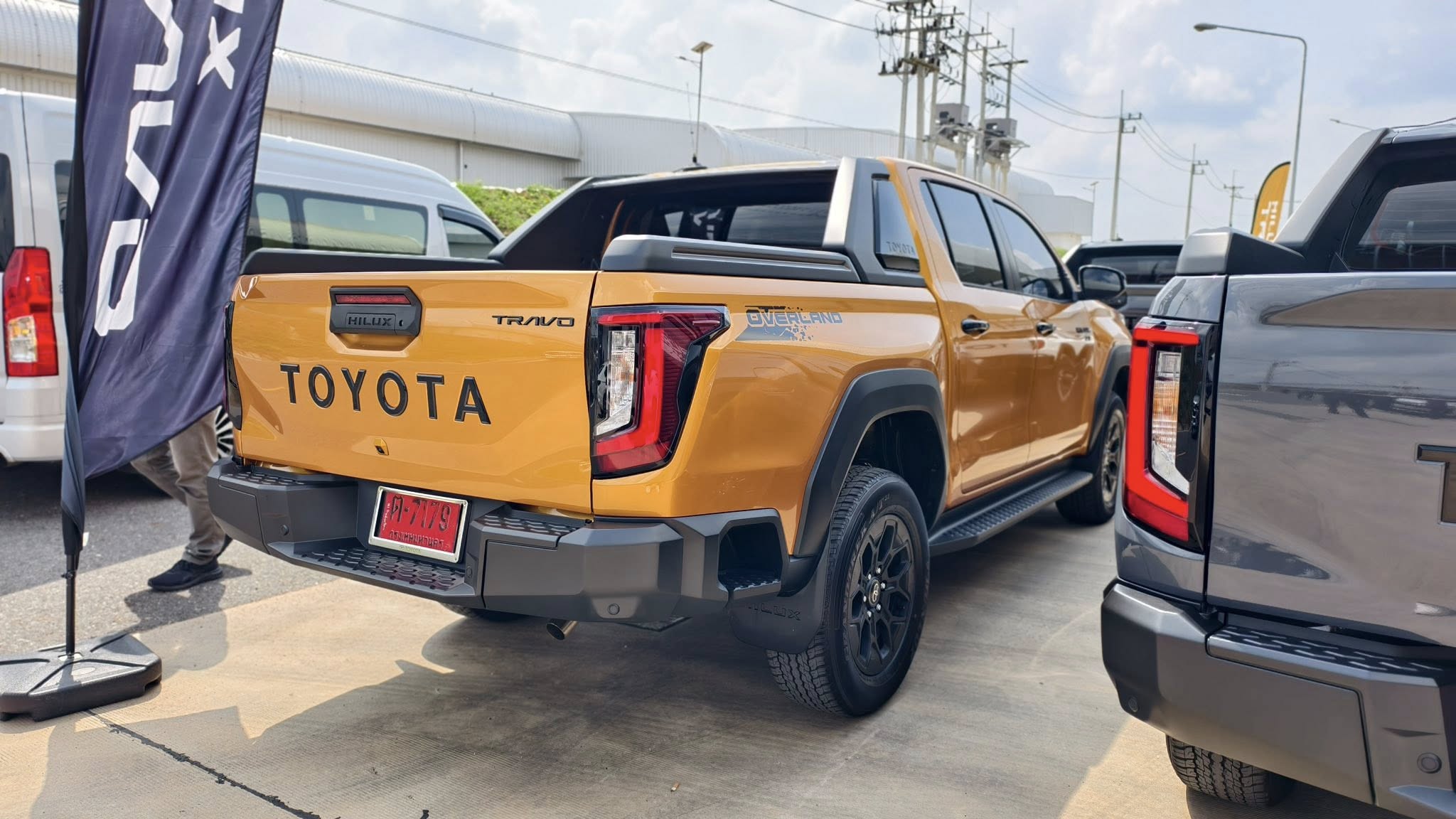 New Toyota Hilux 2.jpg