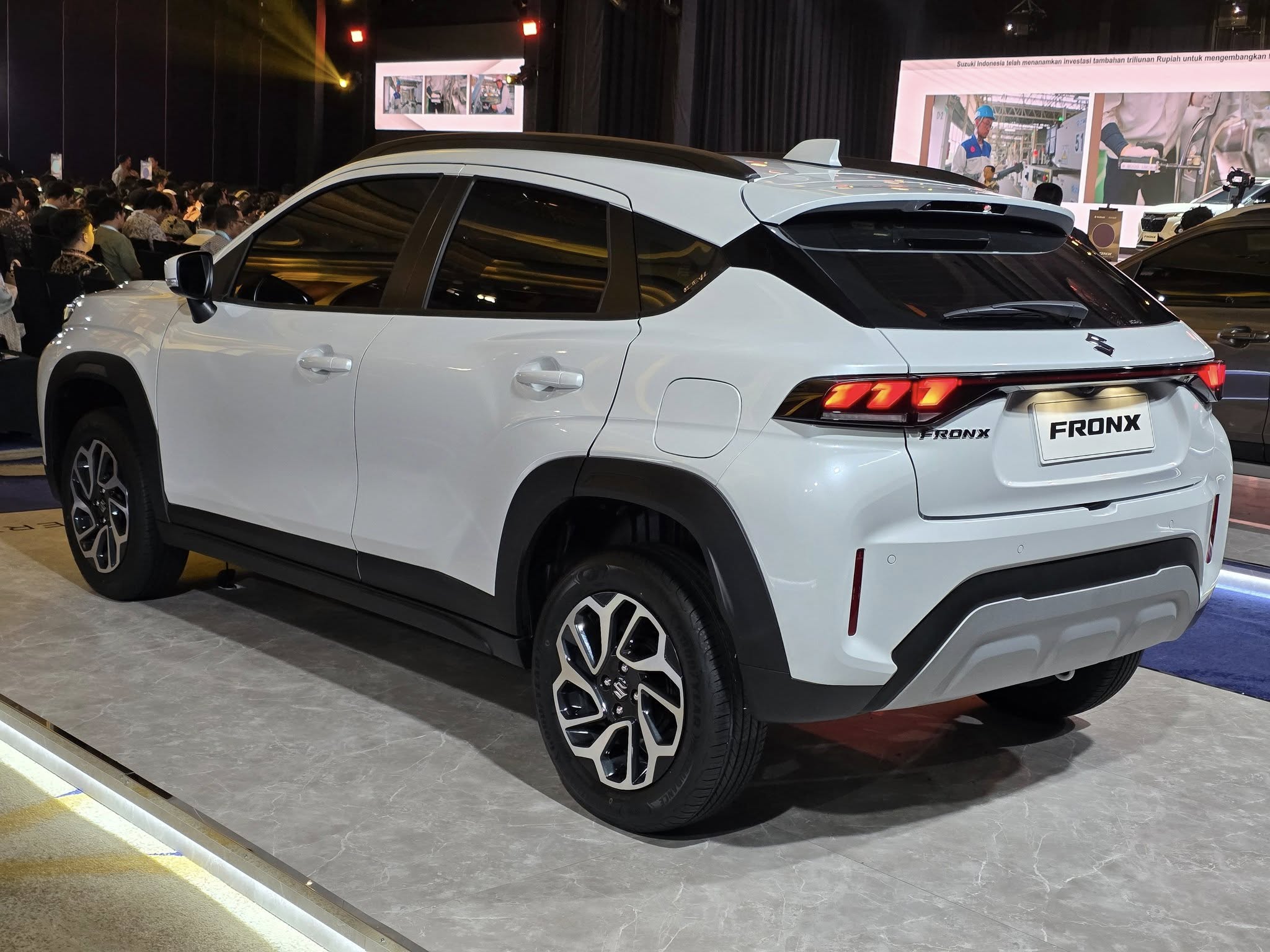 Suzuki FRONX 7.jpg