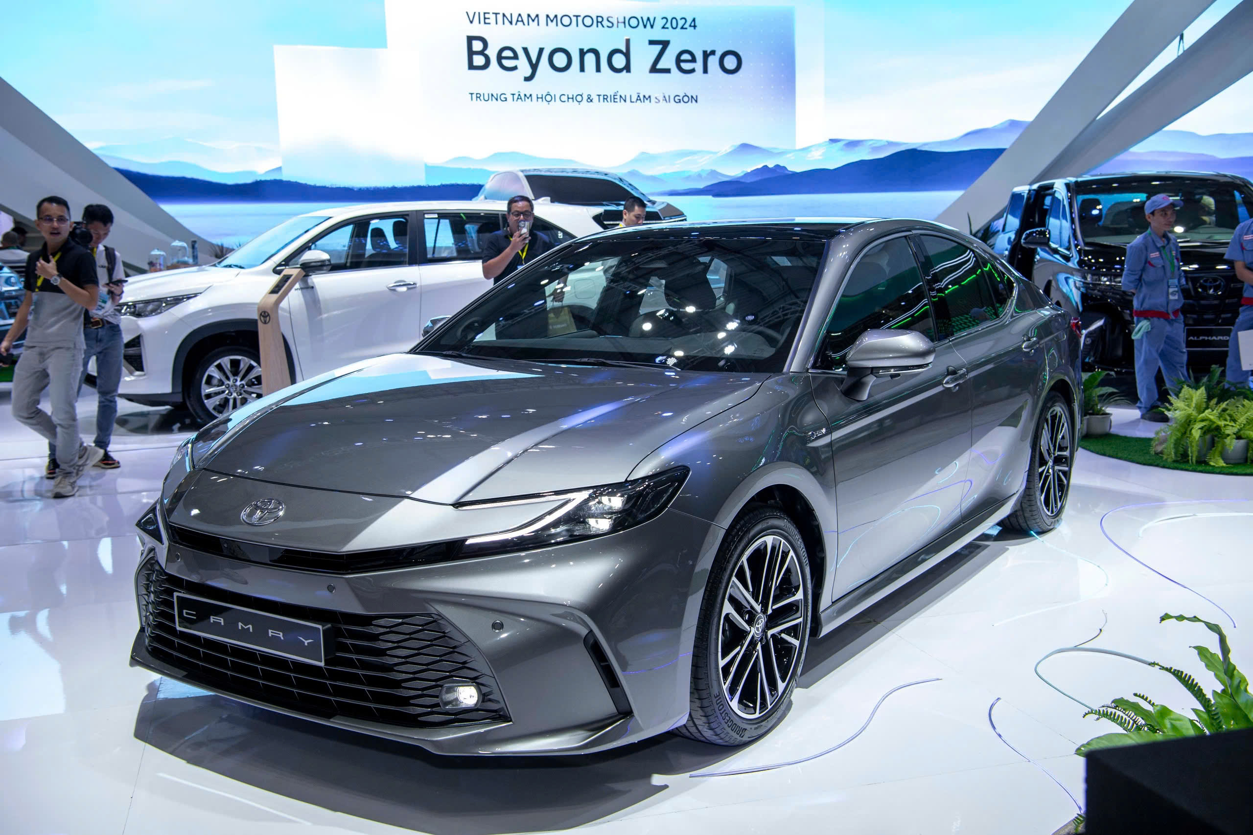 Toyota Camry 2025 (12).jpg