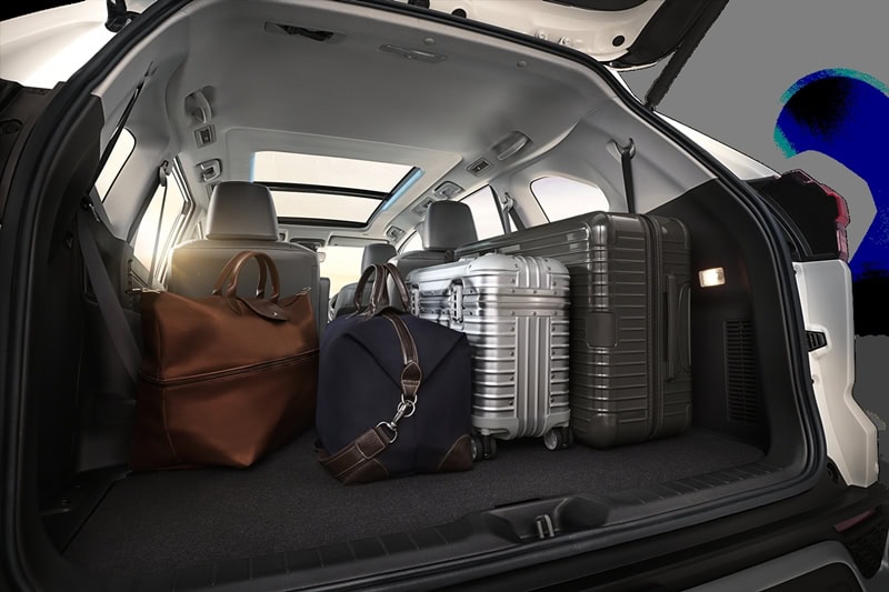 Toyota_Innova_zenix_005.jpg