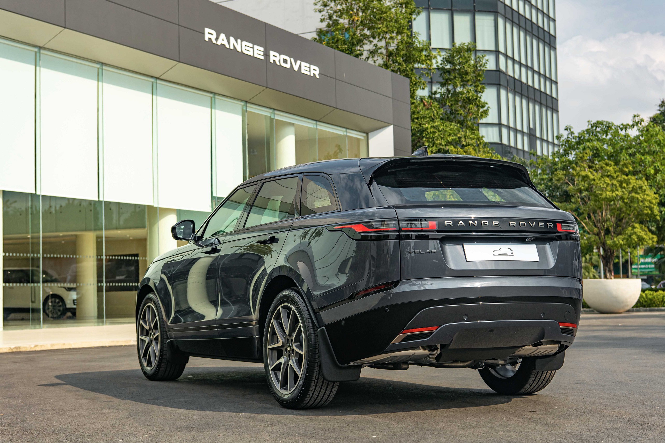 Velar 2025 (1).jpg