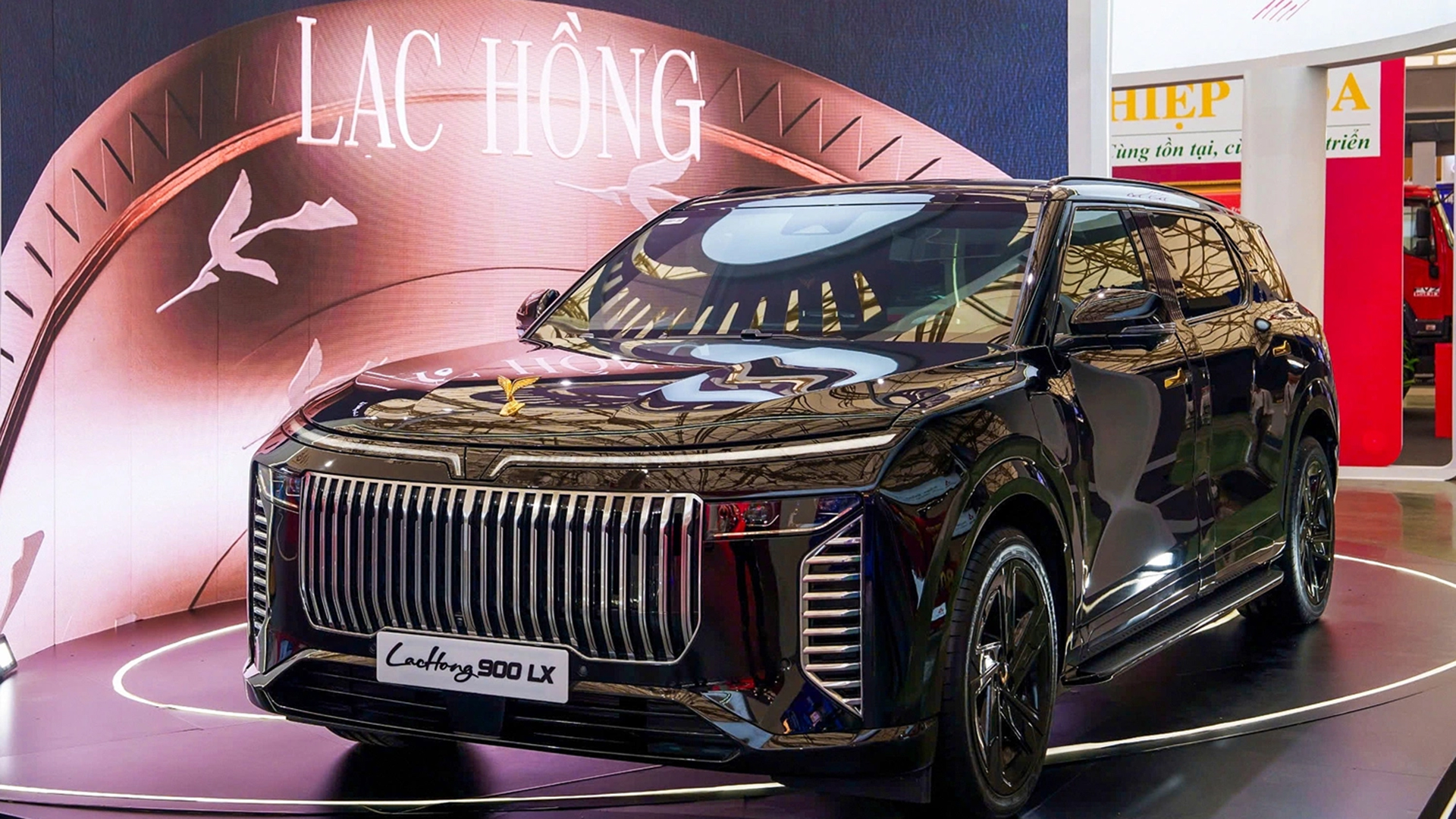 vinfast-lac-hong.jpg