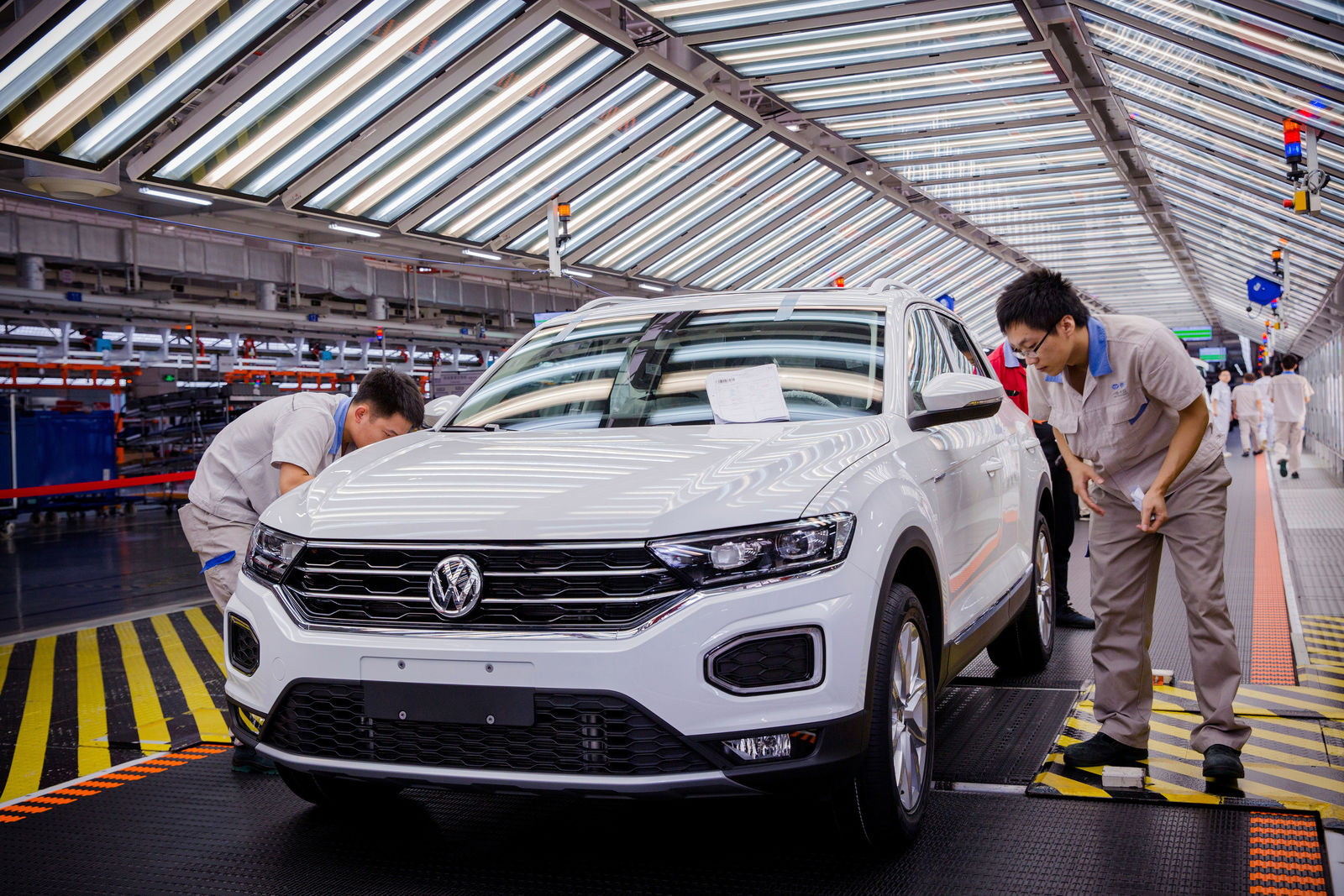Sau 40 năm bị ô tô châu Âu tấn công, xe Trung Quốc phản công dữ dội: Volkswagen thừa nhận 1 điều cay đắng