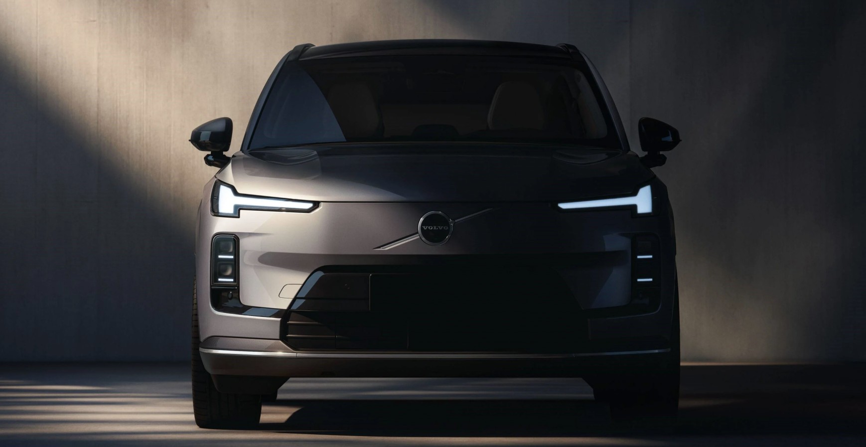 Volvo-XC70-ER-PHEV-teaser-1.jpg