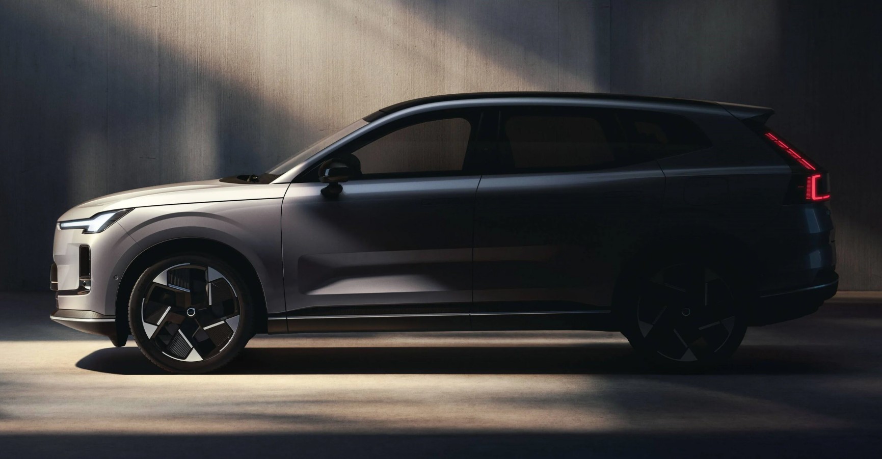 Volvo-XC70-ER-PHEV-teaser-3.jpg
