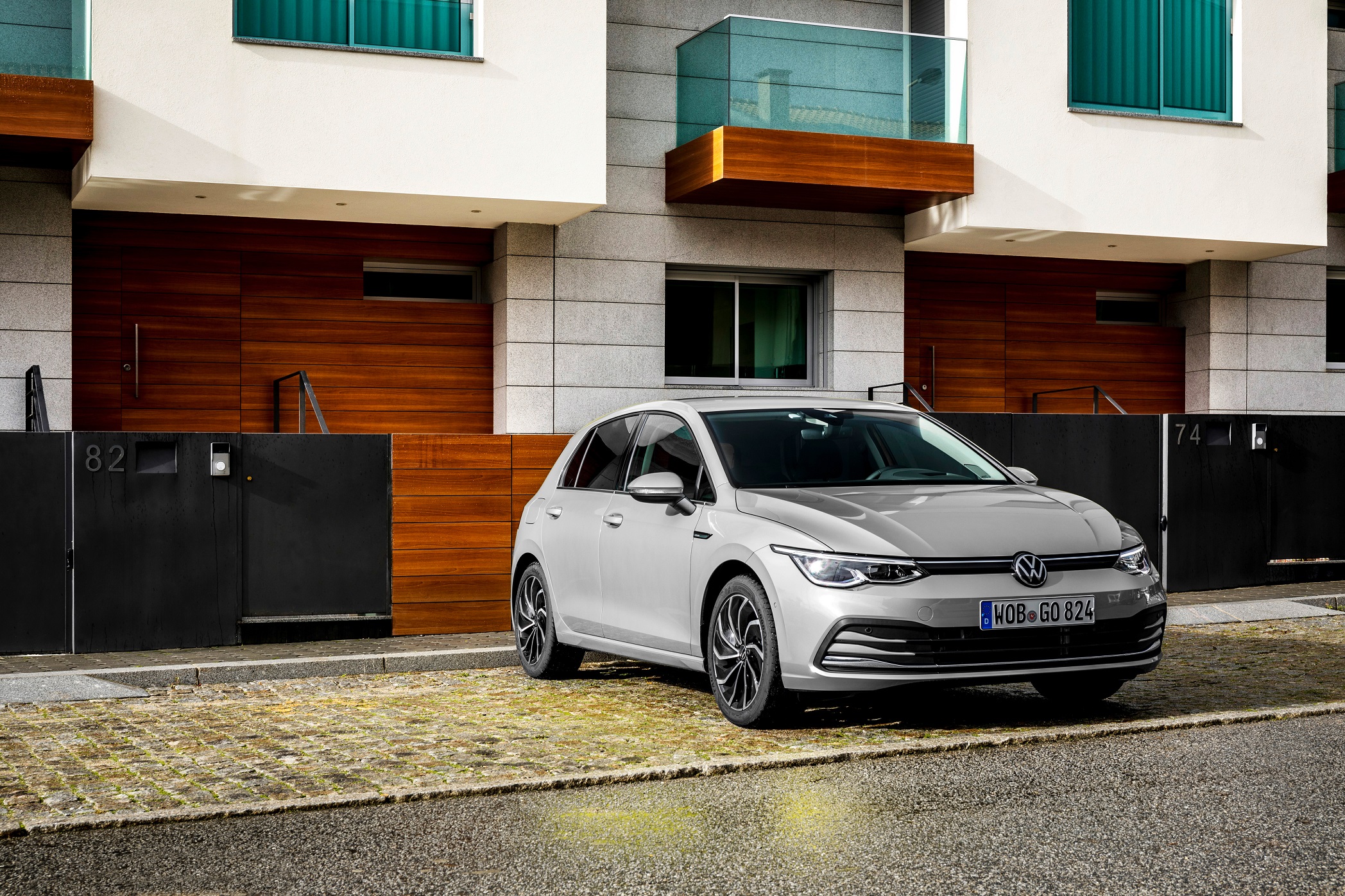 VW Golf 1.5 eTSI Life.jpg
