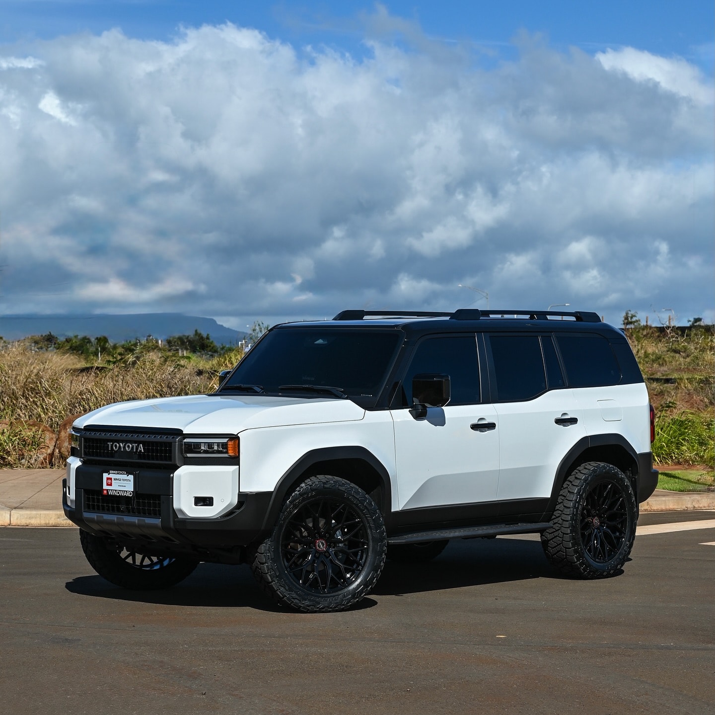 Toyota Land Cruiser độ nâng gầm, mâm 22 inch: Định nghĩa lại đẳng cấp off-road