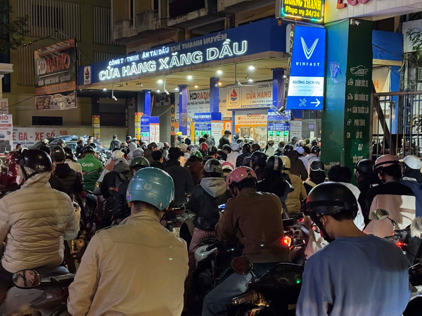 Bộ Công Thương khuyến khích làm việc từ xa để tiết kiệm xăng dầu