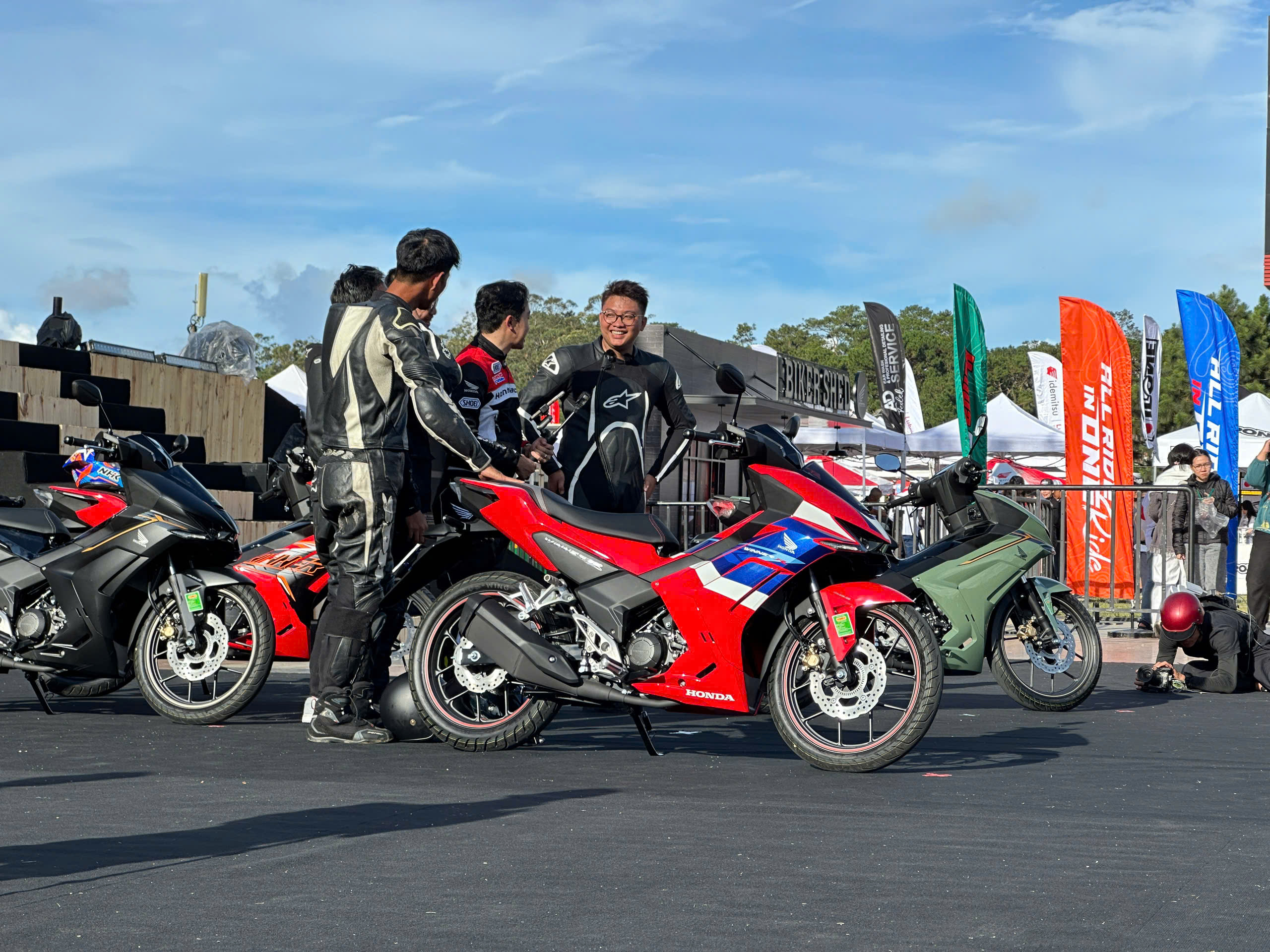 z7007813580446_e13ab3f43b8494fe2cf22c6e53fdf852.jpg