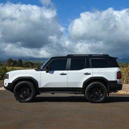 white-and-black-lifted-toyota-land-cruiser-looks-like-an-off-road-stormtrooper-on-22s_6.jpg