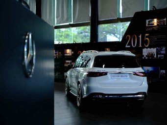 Mercedes-benz 2.JPG