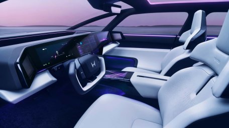 03-honda-0-saloon-interior.jpg