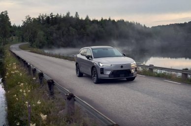 Volvo XC70 3.jpg