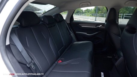 BYD vs Toyota 3.jpg