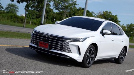 BYD vs Toyota 1.jpg