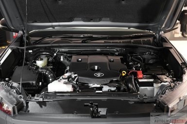 Toyota Hilux TRAVO Standard Cab 13.jpg