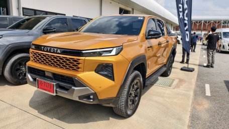 New Toyota Hilux.jpg