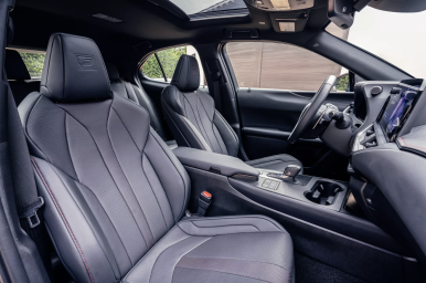 Lexus UX 2025-11-15 lúc 08.59.18.png