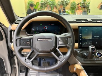 Land Rover Defender 2026 2.jpg