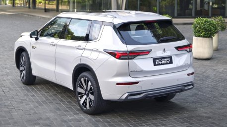 Mitsubishi Outlander PHEV 2026 2.jpg