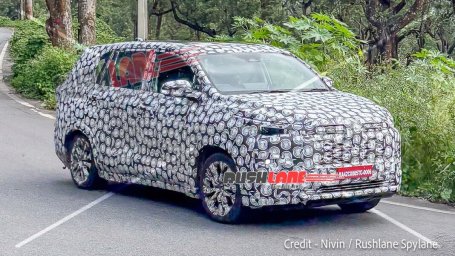 2027-toyota-innova-hycross-facelift-spied-front-new-design-rear-3-1068x601 (1).jpeg