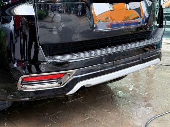 Toyota Land Cruiser 300 HEV 2.jpg