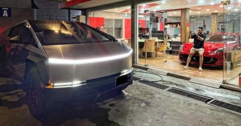 Tesla (1).jpg