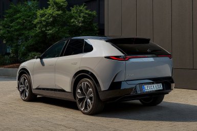 Mazda CX-6e 10.jpg