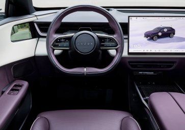 Mazda CX-6e 11.jpg