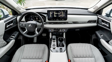 Mitsubishi Outlander PHEV 4.png