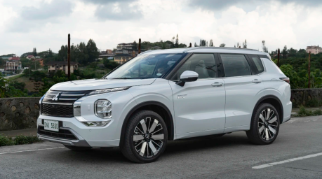 Mitsubishi Outlander PHEV 2.png